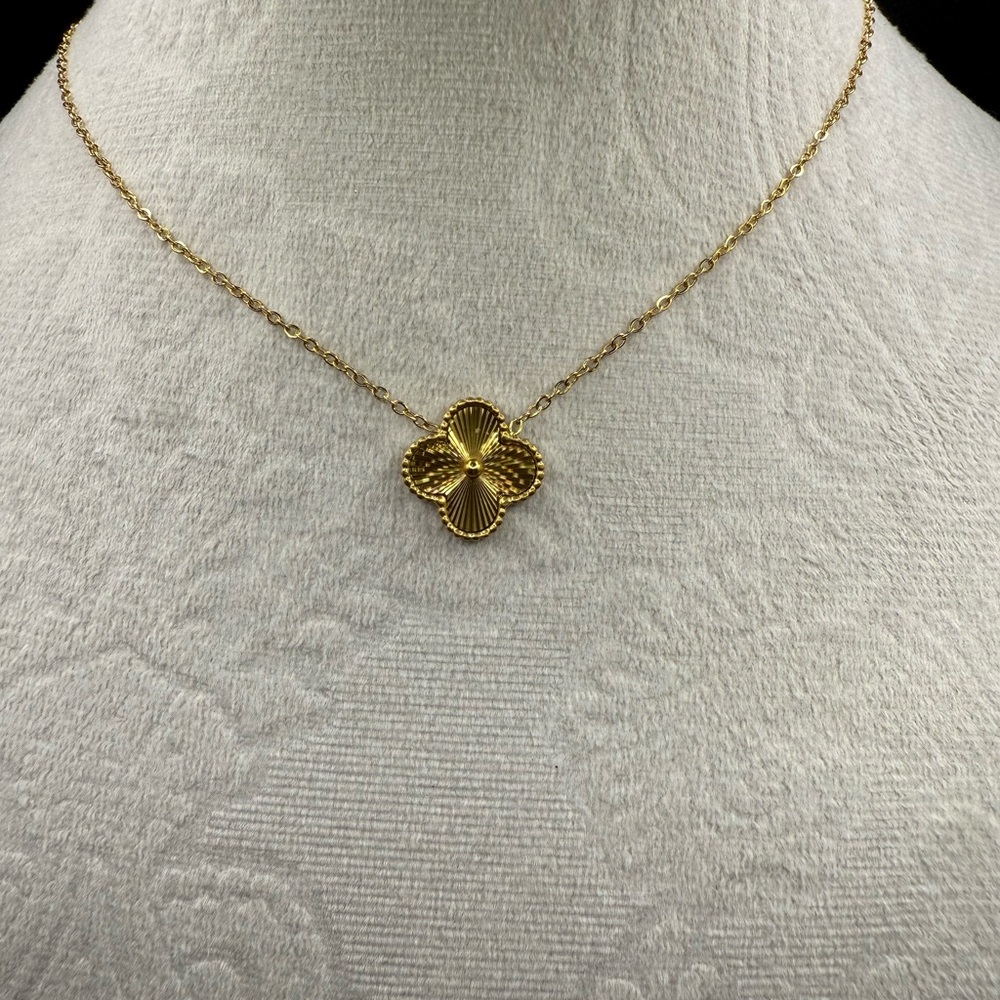 Elegant Gold Clover Pendant Necklace